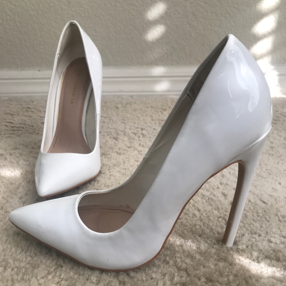 White closed toe pump